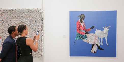 Flick through the catalogue of "Prête-moi ton rêve", the travelling, pan-African exhibition, currently in Abidjan