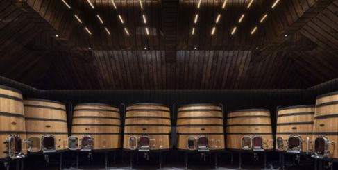 L’AGENCE Moinard Bétaille AFFICHE QUATRE INTERVENTIONS PHARES AU SERVICE DE GRANDS VIGNOBLES