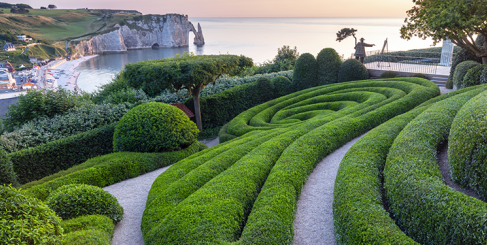 AUX JARDINS D'ÉTRETAT, SOIRÉE DE CÉLÉBRATION SOUS LE SIGNE DE LA CRÉATION CONTEMPORAINE, SAMEDI 10 JUIN 2023